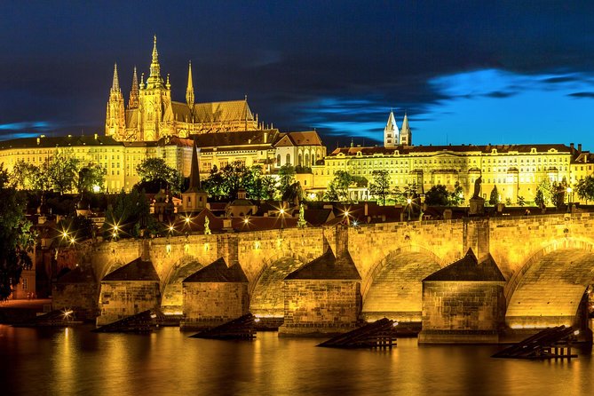 Grand Tour of Prague "among history, legends and curiosities" (NO ENGLISH) - Start at Muzeum and reach Prague’s major chapters