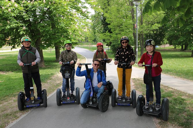 Grandiose half-day guided tour of Prague on Segway and eScooter - Why riding works so well in Prague