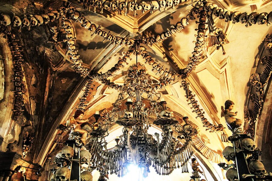 Kutna hora - Unesco - Entering St. Barbara’s Gothic church