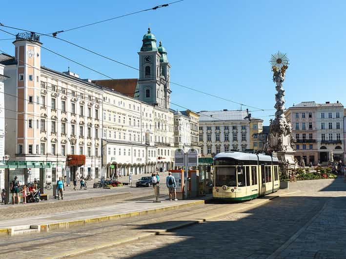 Linz: Private Day Trip to Cesky Krumlov - The 1.5-hour walk through the Old Town