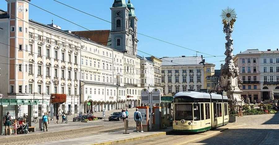 Linz: Private Day Trip to Cesky Krumlov - Leaving Linz in a private vehicle