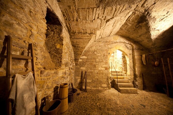 Medieval Underground Tour - Crossing Staroměstské náměstí