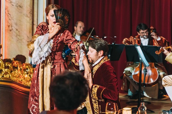 Mozart Concert and Dinner in Prague - Choosing between a shared table and a table for two
