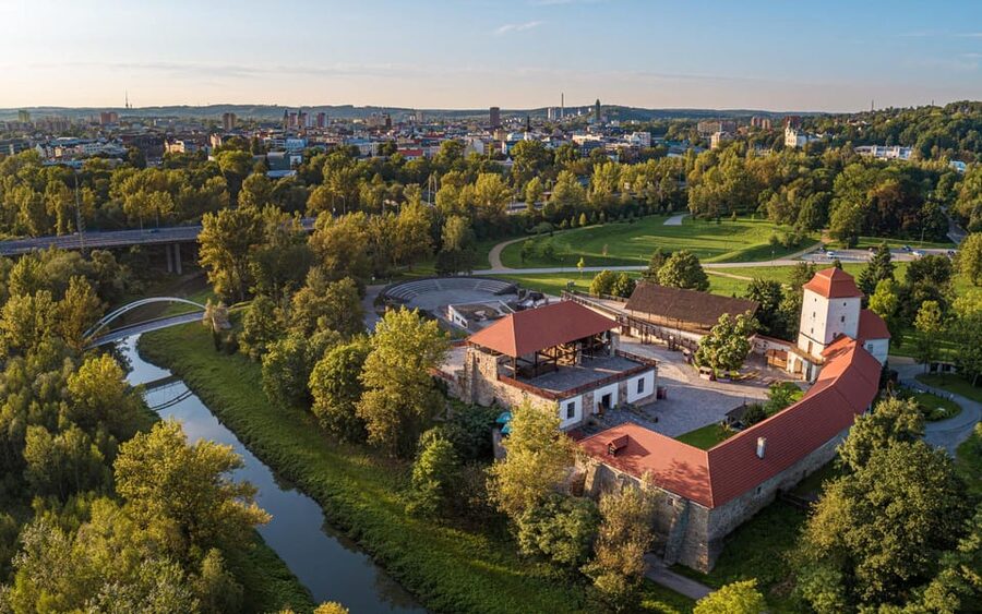 Ostrava: Entrance to Silesian Ostrava Castle - Reaching the castle from Černá Louka