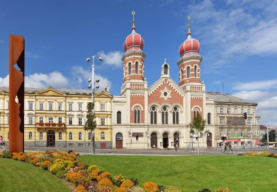 Pilsen: Old Town Guided Walking Tour - The Great Synagogue and a key scheduling catch