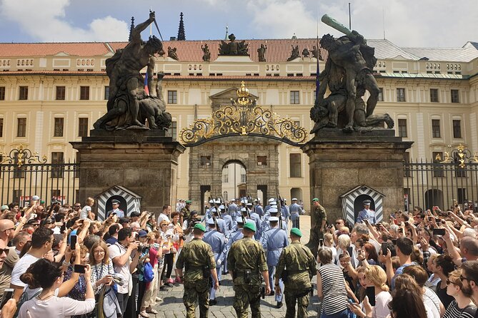 Prague: 1-Hour Castle Tour With Fast-GET Admission Ticket - St. Vitus Cathedral: the essential first stop