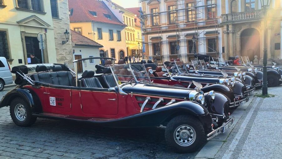 Prague: 1-Hour Private Tour in Vintage Car - Why a vintage car works well in Prague