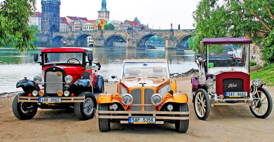 Prague: 1-Hour Vintage Car Tour - Old Town views from a vintage car