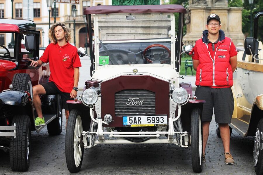 Prague: 1-Hour Vintage Car Tour - Rudolfinum and the Old-New Synagogue