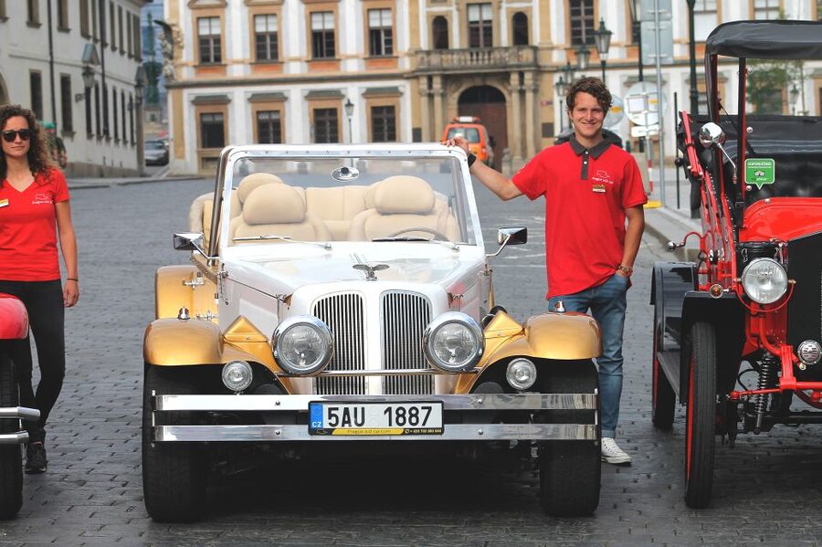 Prague: 1-Hour Vintage Car Tour - The Dancing House adds a modern twist