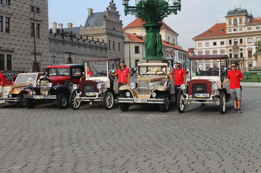 Prague: 1-Hour Vintage Car Tour - Starting at your Prague hotel