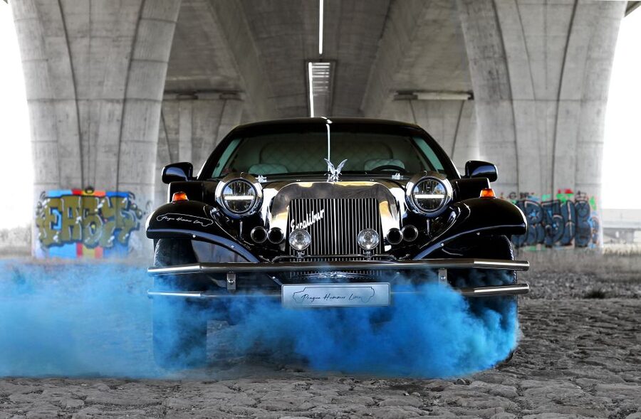 Prague: 1-Hour Vintage Limousine Rental - Prague by Limousine: A One-Hour Celebration on Wheels