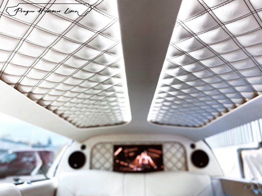 Prague: 1-Hour Vintage Limousine Rental - Choosing Between Prague Castle and Strahov