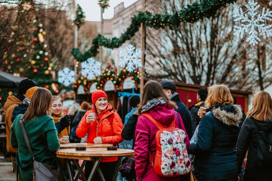 Prague: 2-3h Magical Christmas Markets Tour with Inclusions - What you actually taste