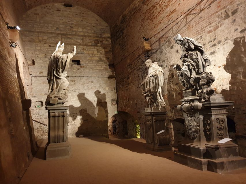 Prague: 2.5-Hour Vyšehrad Castle with Gorlice & Tickets - A cemetery that introduces Czech cultural life