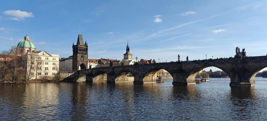 Prague: 2-Hour Historic Boat Cruise with Delicious Lunch - Lunch while the Vltava carries you past the sights