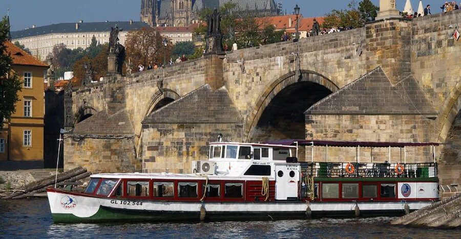 Prague: 2-Hour Lunch Cruise on the Vltava River - What the two-hour cruise is really like