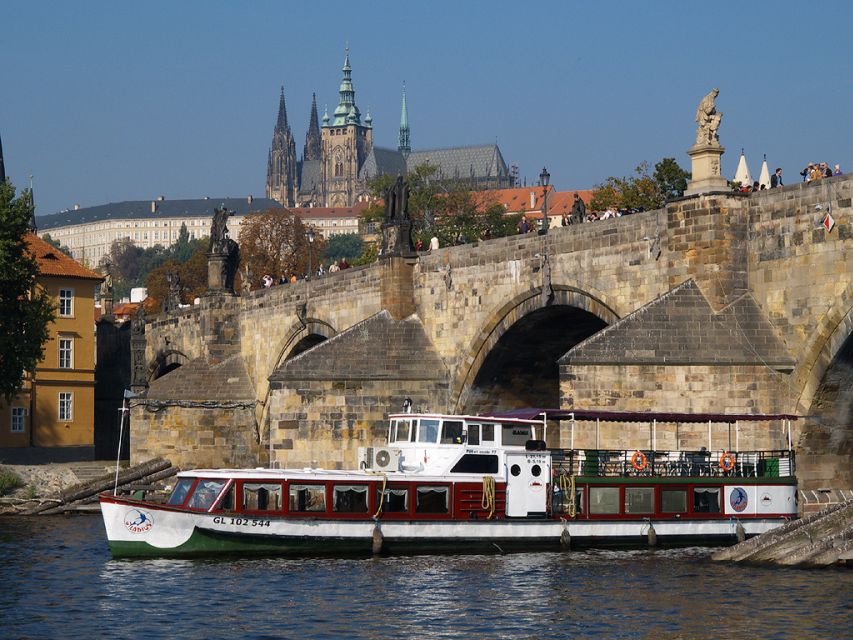 Prague: 2-Hour Lunch Cruise on the Vltava River - What lunch includes, and why it matters