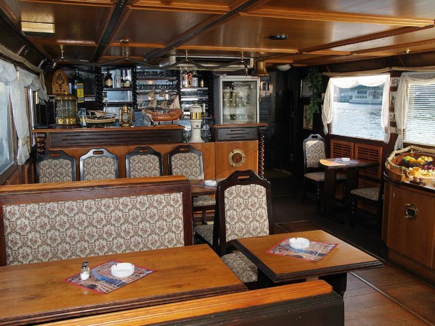 Prague: 2-Hour Lunch Cruise on the Vltava River - Meeting at Old Town Square