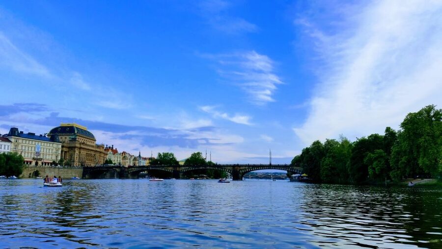 Prague: 2-Hour Lunch Cruise on the Vltava River - Who should book this Prague lunch cruise?