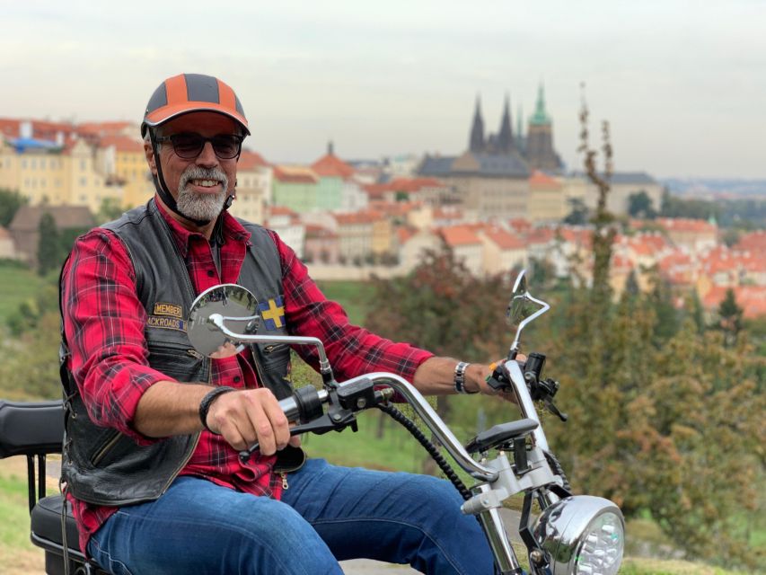 Prague: 2-Hour Trike Live Guided Tour of Old Town - Guide quality and language choices