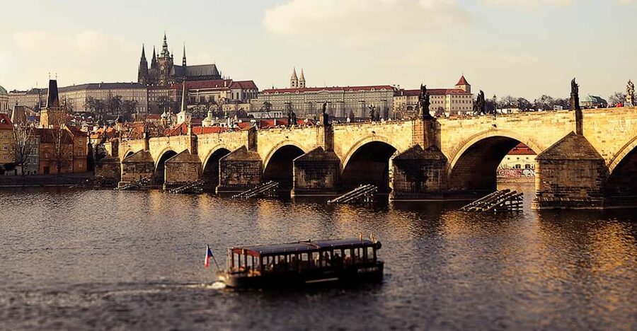 Prague: 2 hours city tour + 1 hour boat cruise - A useful first look at Prague in three hours