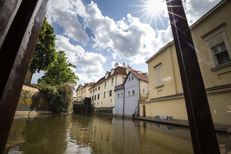 Prague: 3–Hour Castle Grounds Walking Tour and River Cruise - What you actually see at Prague Castle