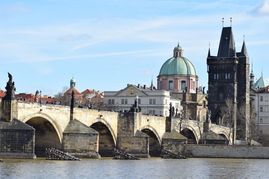 Prague: 3-hour Evening River Cruise with Dinner - Seeing Prague’s Old Town from the river