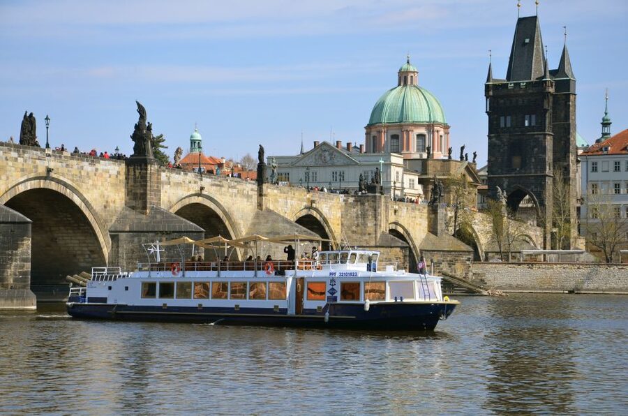 Prague: 3-hour Evening River Cruise with Dinner - Charles Bridge from below