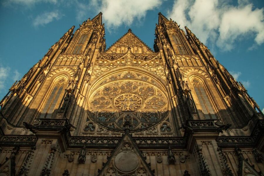 Prague: 3-Hour Old Town and Prague Castle Tour in German - Should you book it?