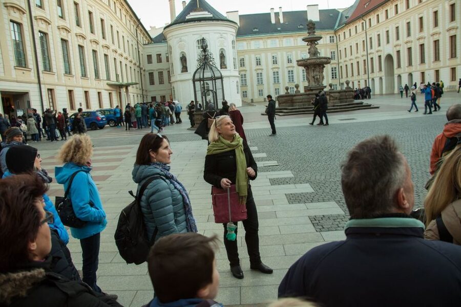 Prague: 3-Hour Old Town and Prague Castle Tour in German - Starting at Old Town Square with Prague at your feet