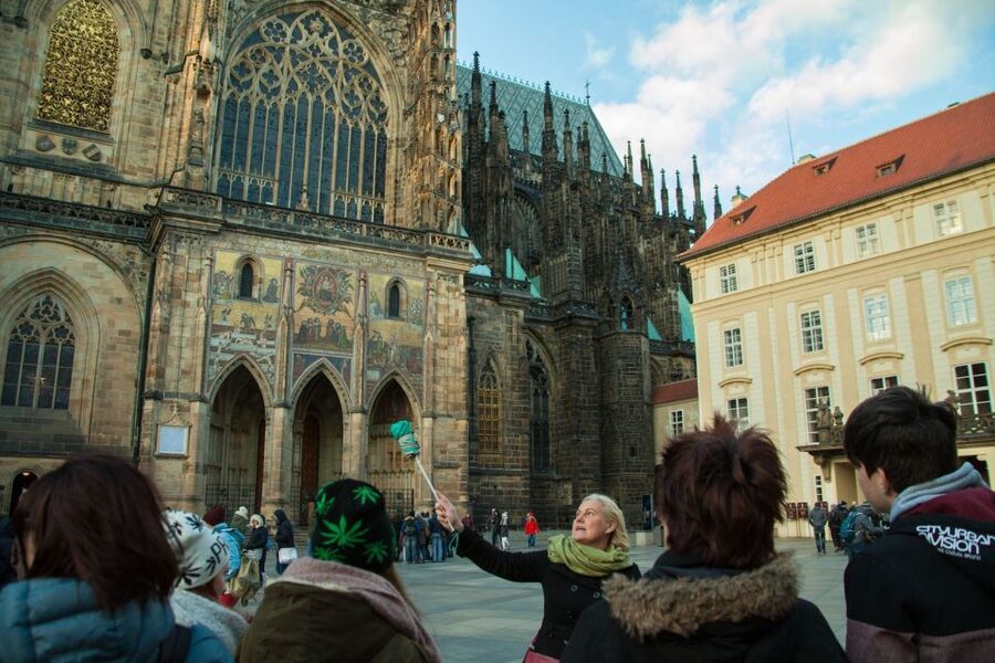 Prague: 3-Hour Old Town and Prague Castle Tour in German - Prague Castle courtyards, Golden Lane, and Daliborka Tower