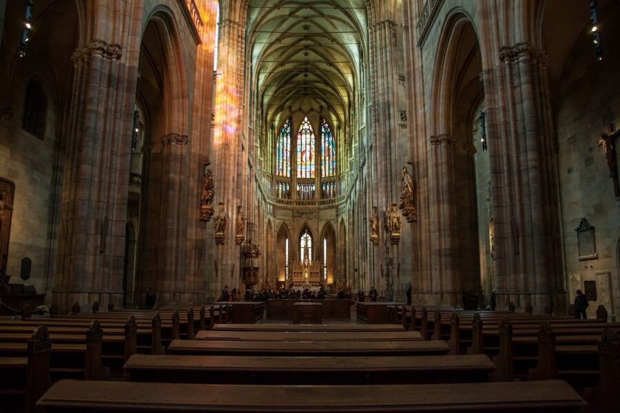 Prague: 3-Hour Old Town and Prague Castle Tour in German - What the guides add to the experience