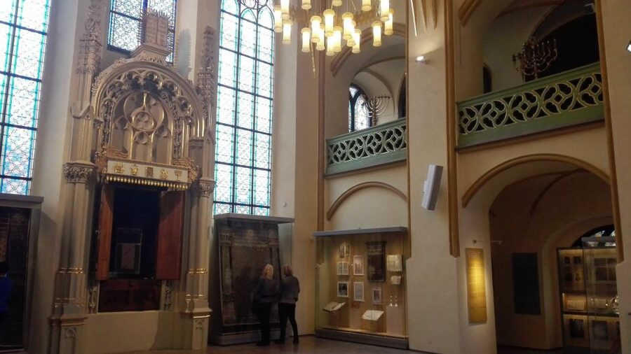 Prague: 3-Hour Private Jewish Quarter Tour - Pinkas Synagogue and the Weight of the 20th Century