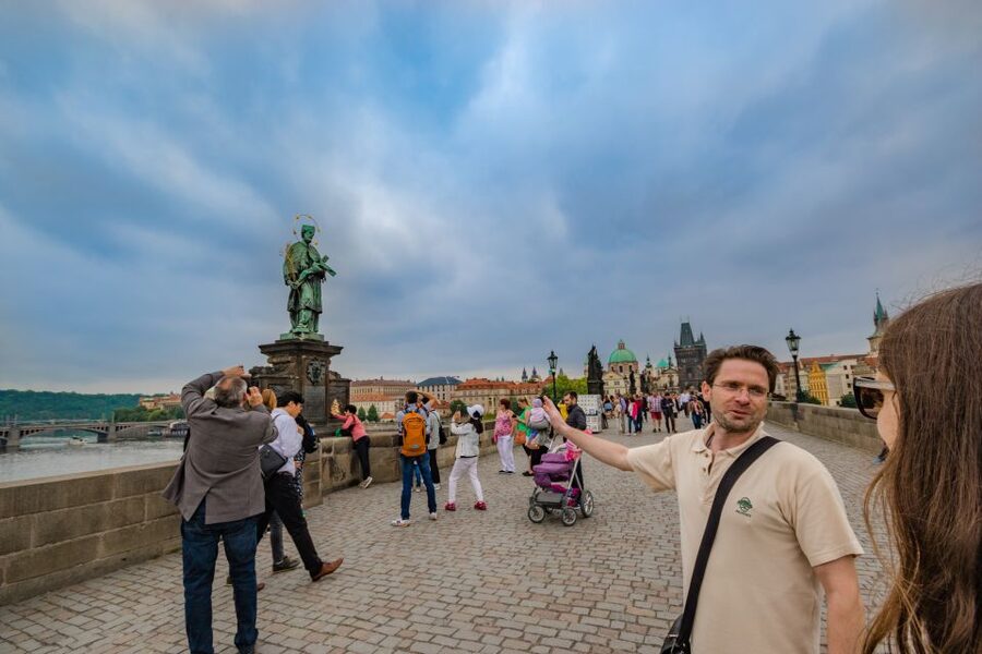 Prague: 3-Hour Walking Tour of Old Town & Prague Castle - What the guides add to the route