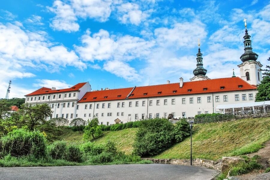 Prague: 4-Hour Segway and Scooter Tour with Lunch and Drinks - Guides, group size, and the human side of the ride