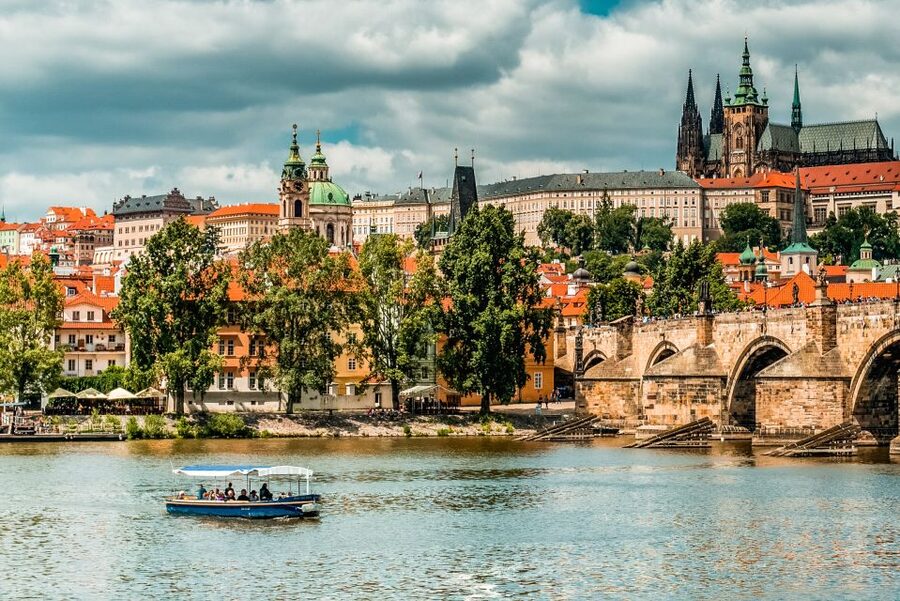 Prague: 45-Minute Sightseeing Cruise to Devil's Channel - Why the Devils Channel makes this cruise different