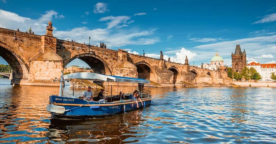 Prague: 45-Minute Sightseeing Cruise to Devil's Channel - Prague Castle and Charles Bridge from the water