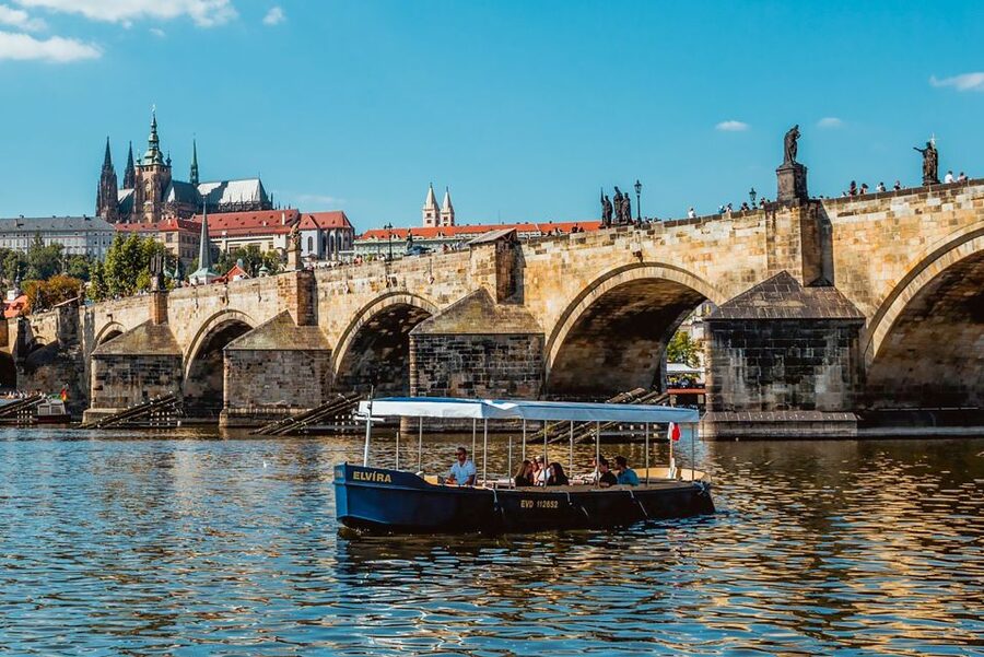 Prague: 45-Minute Sightseeing Cruise to Devil's Channel - Choosing the best departure time