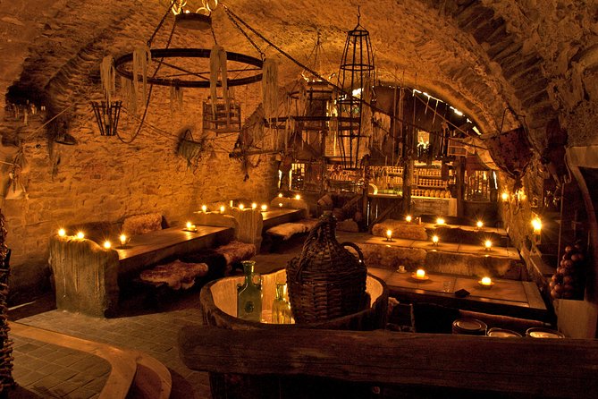 Prague 5 Courses Medieval Dinner and Live Performances - Drinks, service, and the pace of the evening