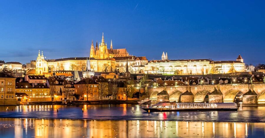 Prague: 50-Minute Sightseeing Evening Cruise - Why an evening cruise works so well in Prague
