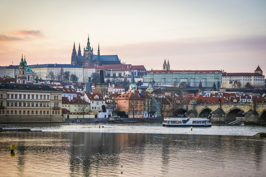 Prague: 50-Minute Sightseeing Evening Cruise - Rudolfinum: a graceful start on the river