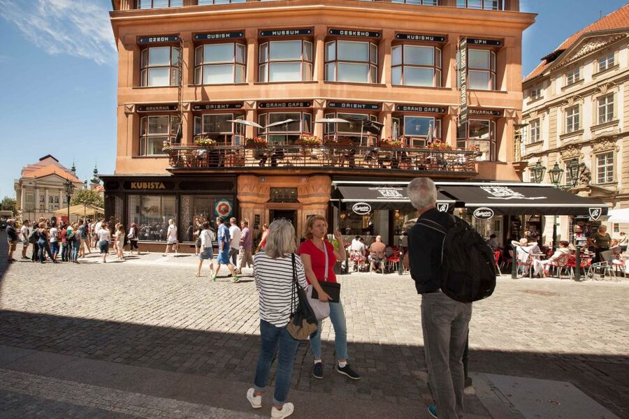 Prague: 6-Hour City Tour including Cruise and Lunch - Charles Bridge, Kampa, and the Lennon Wall