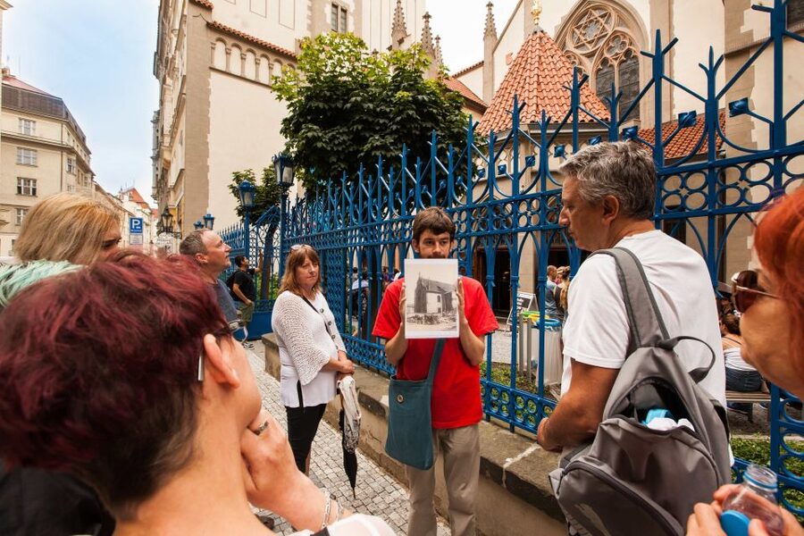 Prague: 6-Hour City Tour including Cruise and Lunch - Prague Castle and St Vitus Cathedral