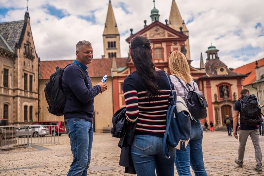 Prague: 6-Hour Tour with River Boat Cruise and Lunch - Taking the 15-minute tram to Prague Castle