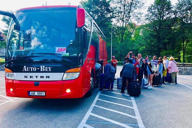 PRAGUE AIRPORT - CITY TRANSFERS in Spanish - The advertised free Prague sightseeing tour