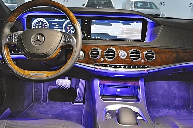 Prague airport luxury transfer by a Mercedes Benz S class - Finding the driver at Vaclav Havel Airport