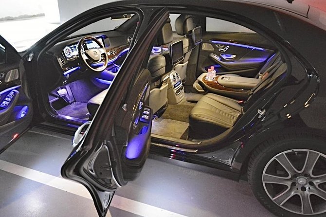 Prague airport luxury transfer by a Mercedes Benz S class - The airport-to-hotel route in about 30 minutes