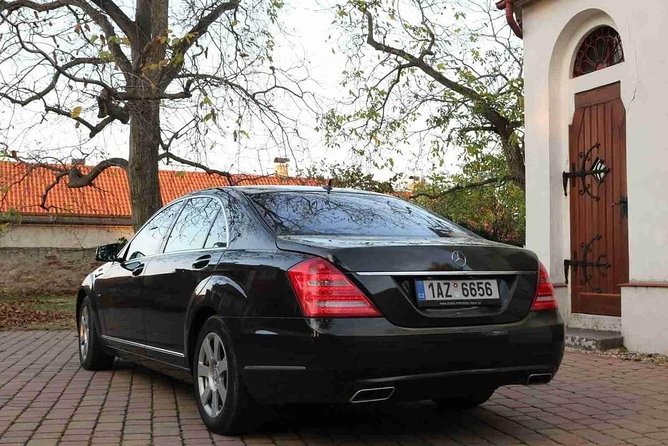 Prague airport luxury transfer by a Mercedes Benz S class - Departure transfers and the value of timing