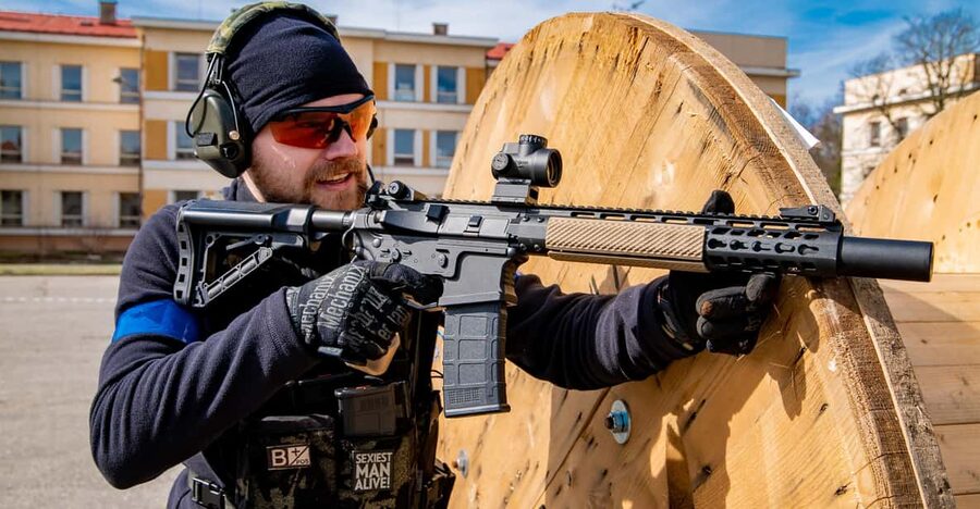 PRAGUE AIRSOFT SHOOTING GAMES - Unlimited ammunition changes the pace